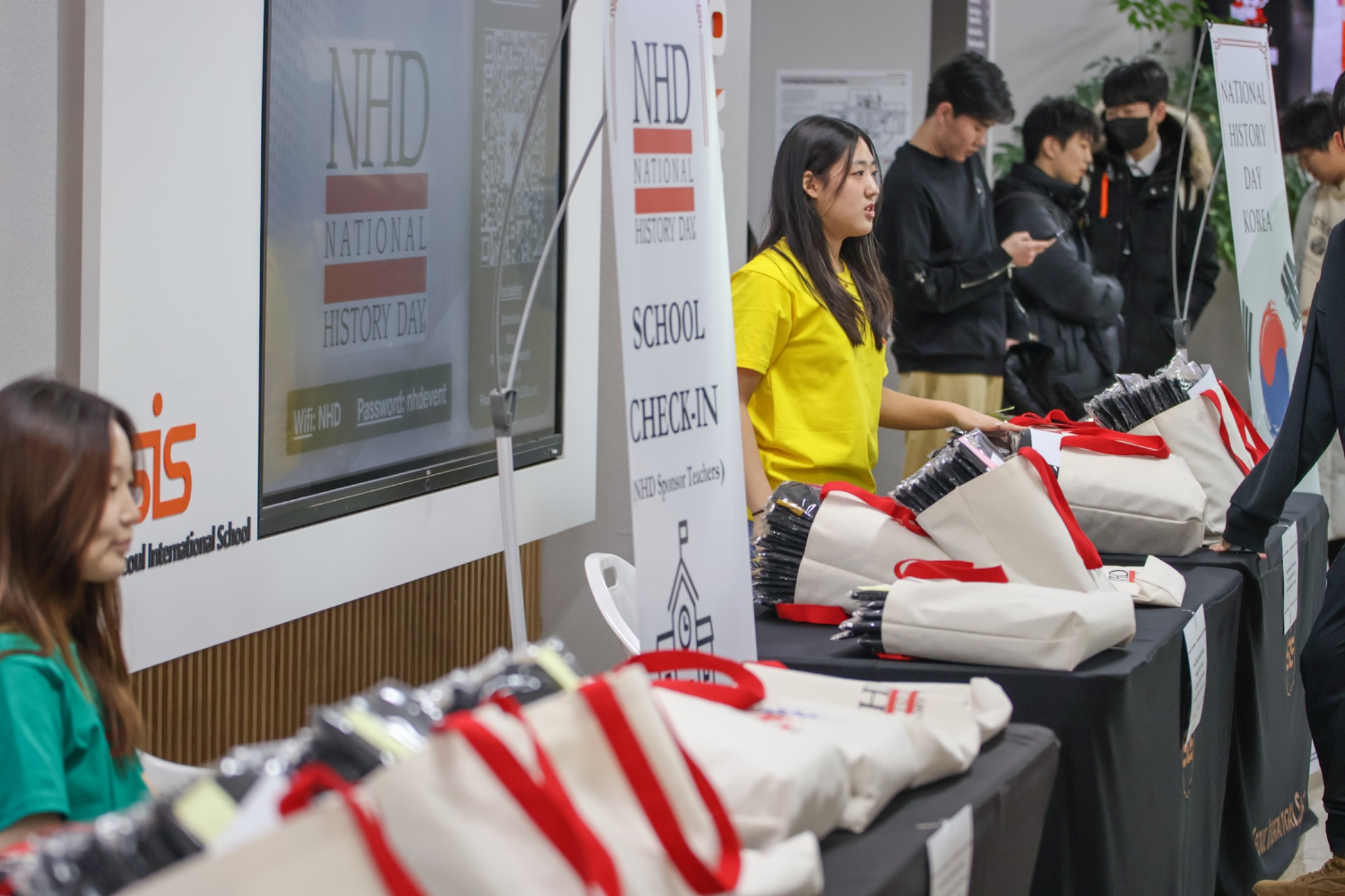 Student volunteers at NHD Korea registration